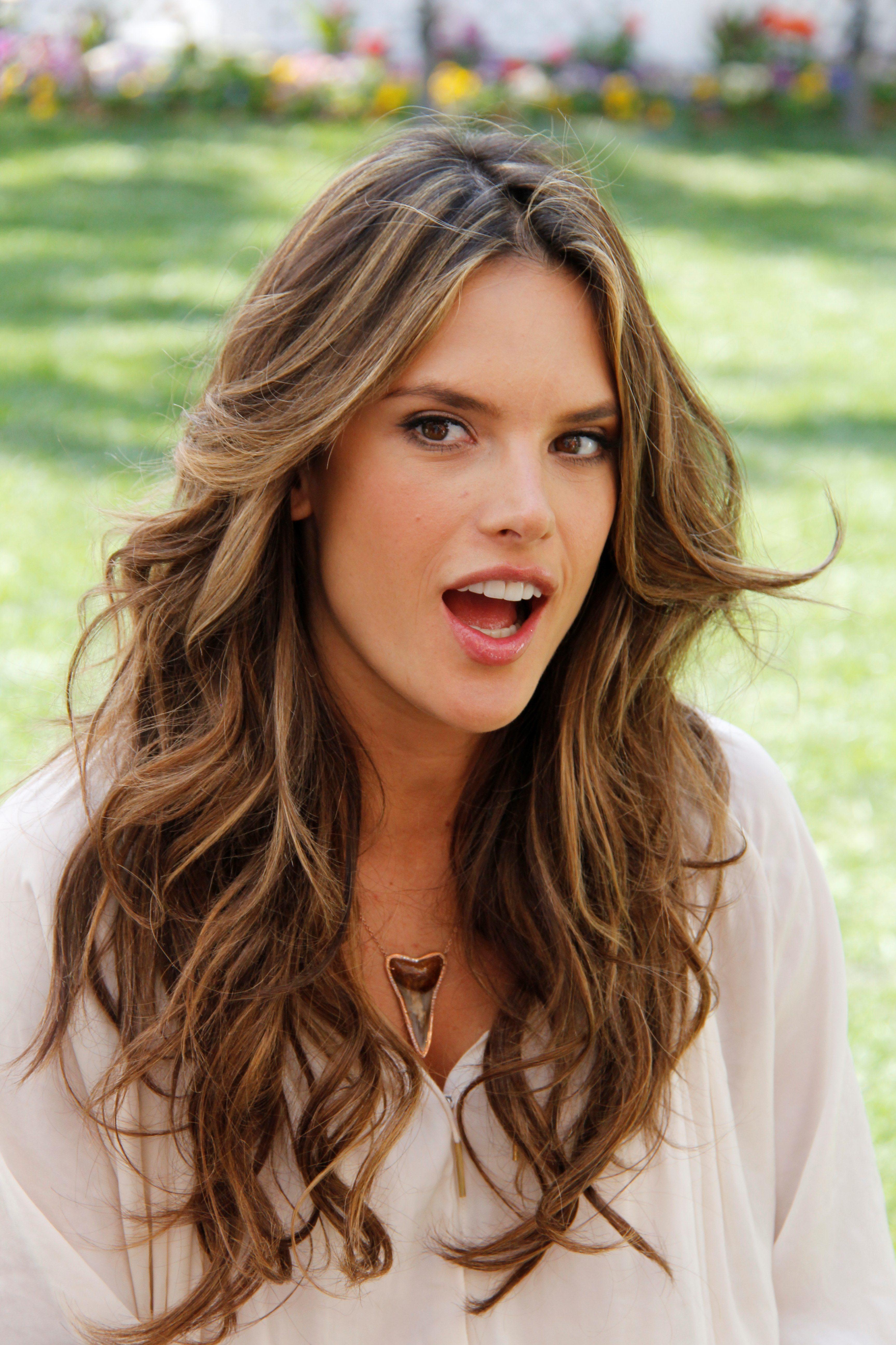 Alessandra Ambrosio - image: 37496 - imgth | free images hosting Alessandra Ambrosio
