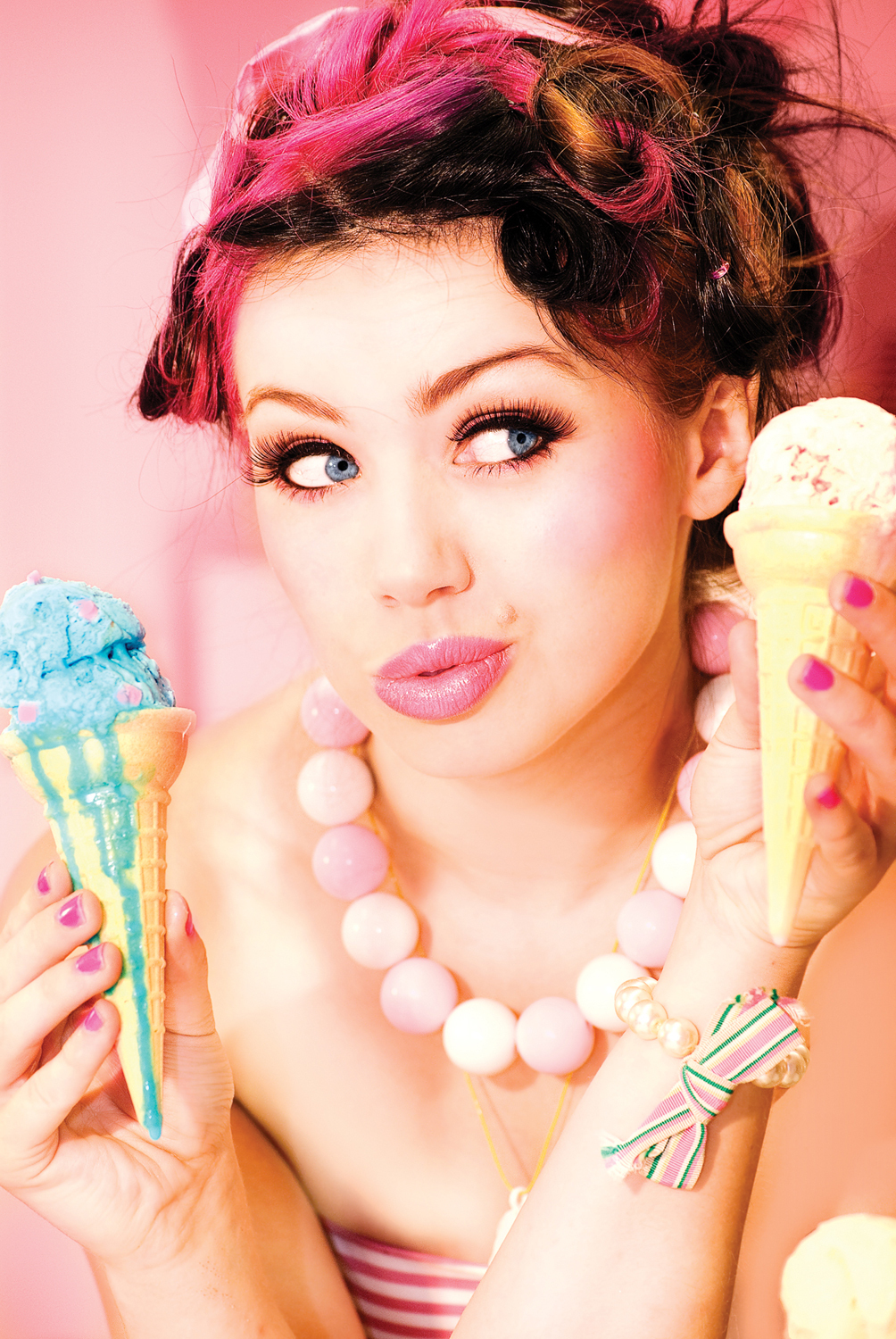 http://imgth.com/view/124717/959/2012/10/18/skye-sweetnam_67jh986wp3z.html